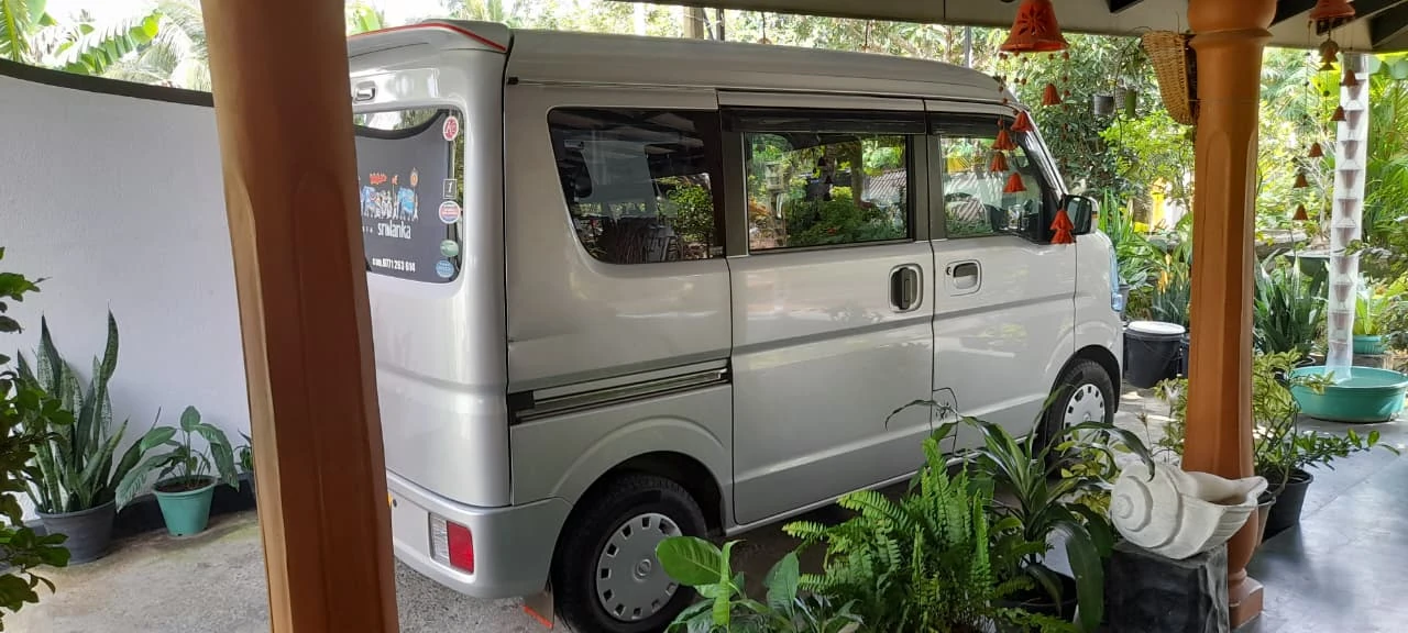 Nissan Clipper Mini Van